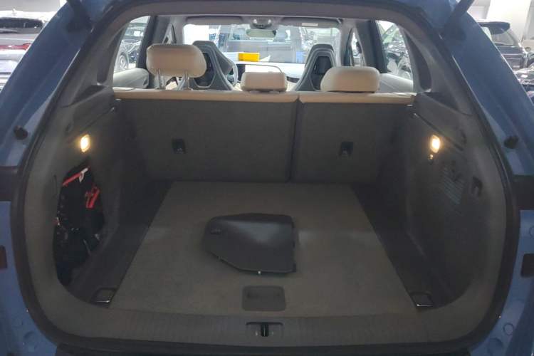 Used Hongqi Tiangong 08 2025 680 Ultra Four-Wheel-Drive Version Trunk