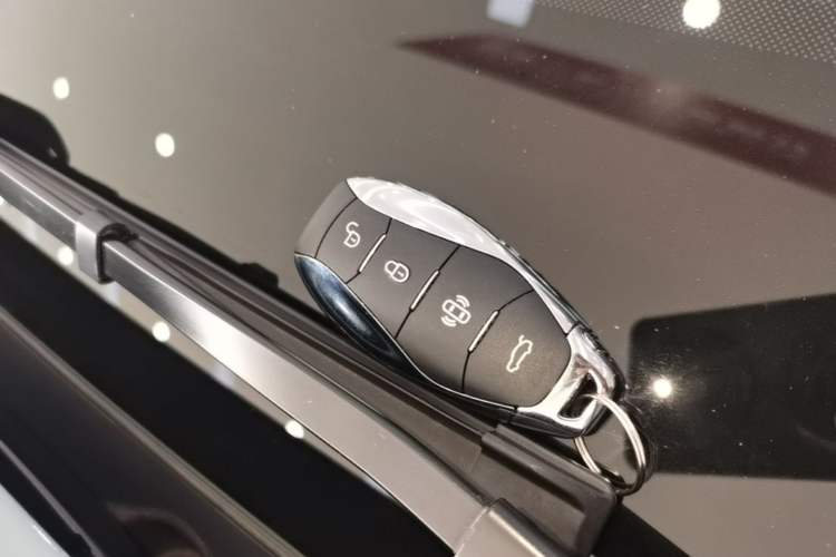 Used Hongqi Tiangong 08 2025 680 Ultra Four-Wheel-Drive Version Vehicle Key