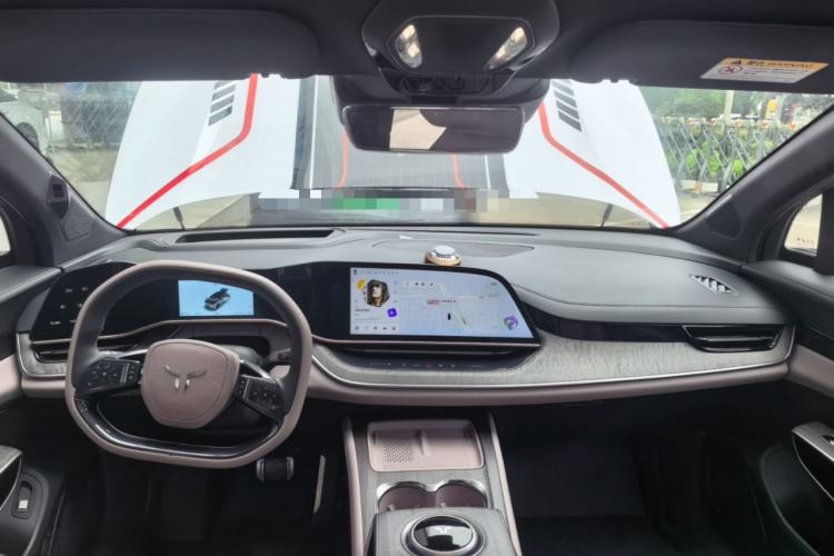 Used Hongqi Tiangong 08 2025 680 Ultra Four-Wheel-Drive Version Center Console
