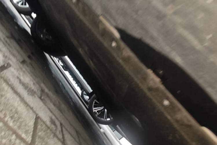 Used Hongqi Tiangong 08 2025 680 Ultra Four-Wheel-Drive Version Chassis Rear Left