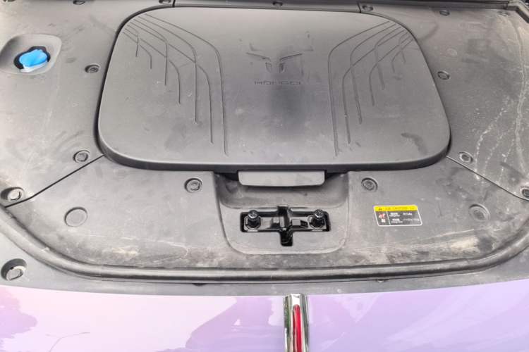 Used Hongqi Tiangong 08 2025 680 Ultra Four-Wheel-Drive Version Engine Bay