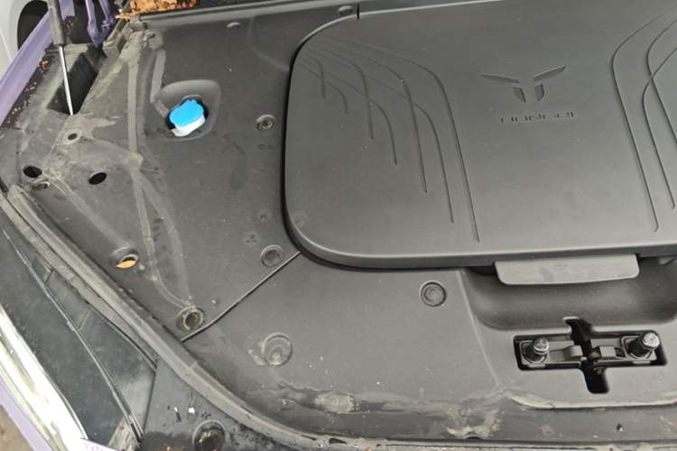 Used Hongqi Tiangong 08 2025 680 Ultra Four-Wheel-Drive Version Engine Bay Right