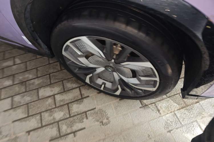 Used Hongqi Tiangong 08 2025 680 Ultra Four-Wheel-Drive Version Right Front Wheel Hub