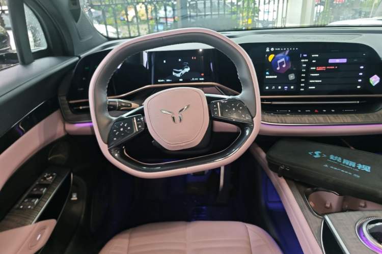 Used Hongqi Tiangong 08 2025 680 Ultra Four-Wheel-Drive Version Steering Wheel