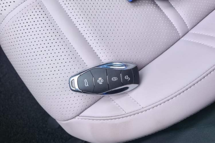 Used Hongqi Tiangong 08 2025 680 Ultra Four-Wheel-Drive Version Vehicle Key