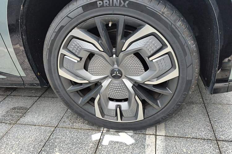 Used Hongqi Tiangong 08 2025 680 All-Wheel Drive Smart Selection Edition Right Front Wheel Hub