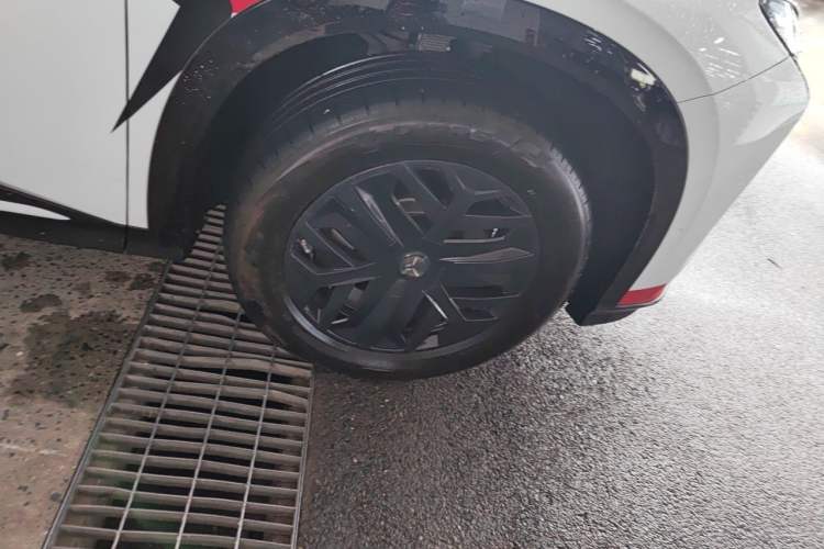 Used Hongqi Tiangong 08 2025 730 Smart Selection Edition Right Front Wheel Hub