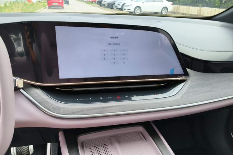 Used Hongqi Tiangong 08 2025 680 Ultra Four-Wheel-Drive Version Audio And AC Panel