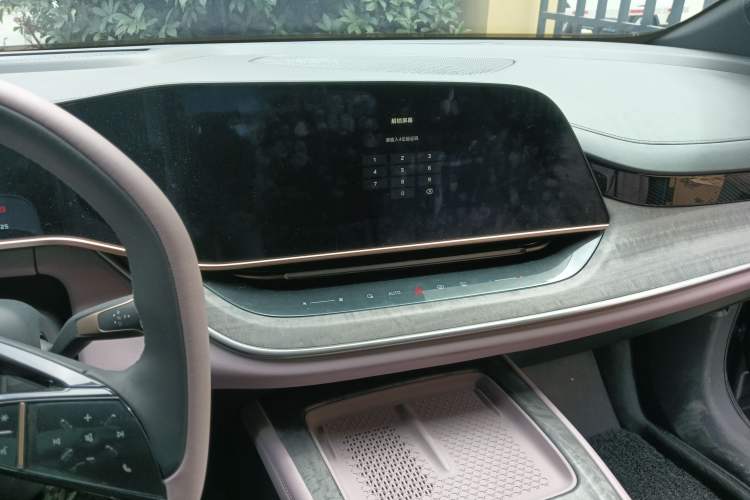 Used Hongqi Tiangong 08 2025 680 Ultra Four-Wheel-Drive Version Audio And AC Panel