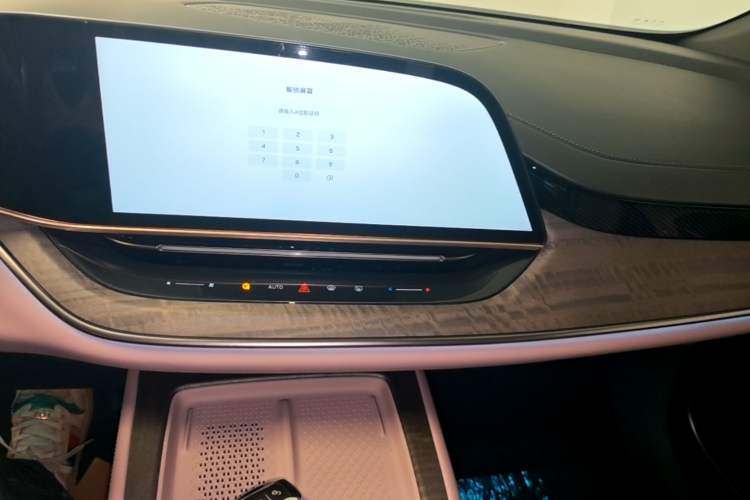 Used Hongqi Tiangong 08 2025 680 Ultra Four-Wheel-Drive Version Audio And AC Panel