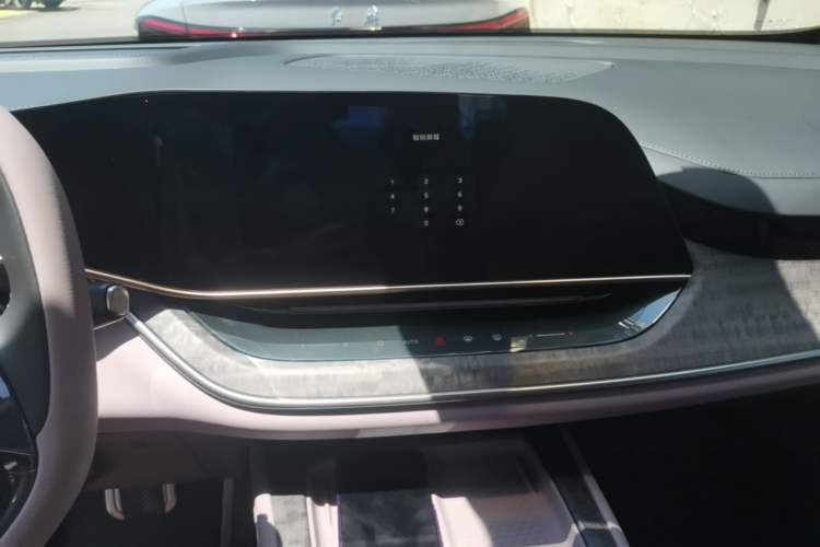 Used Hongqi Tiangong 08 2025 680 Ultra Four-Wheel-Drive Version Audio And AC Panel