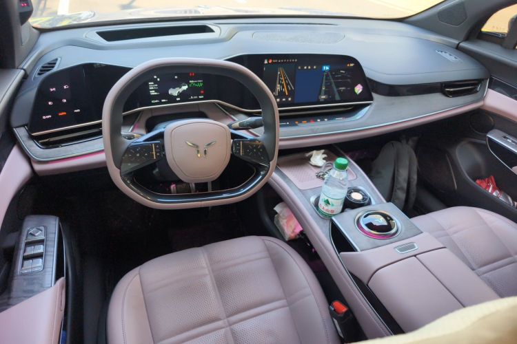 Used Hongqi Tiangong 08 2025 680 Ultra Four-Wheel-Drive Version Audio And AC Panel