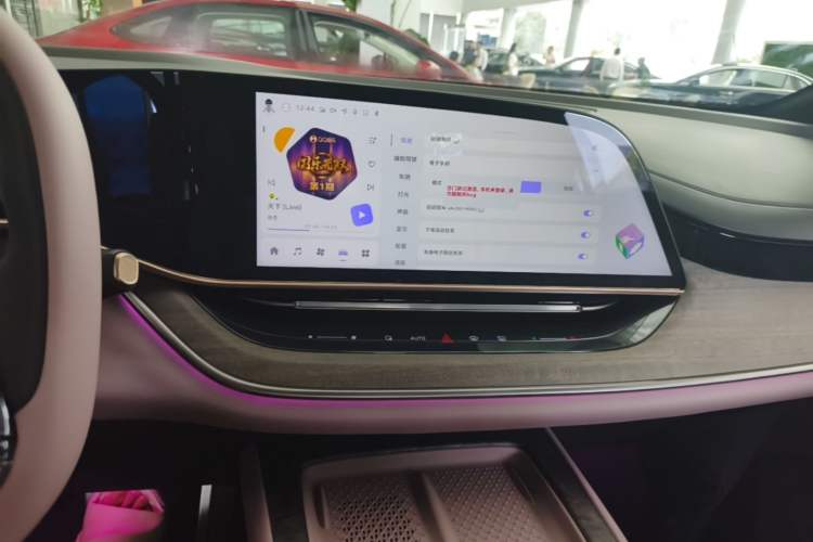 Used Hongqi Tiangong 08 2025 680 Ultra Four-Wheel-Drive Version Audio And AC Panel