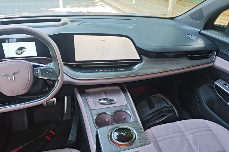 Used Hongqi Tiangong 08 2025 680 Ultra Four-Wheel-Drive Version Audio And AC Panel
