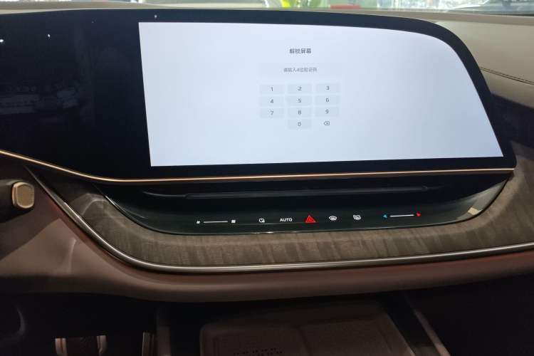 Used Hongqi Tiangong 08 2025 680 Ultra Four-Wheel-Drive Version Audio And AC Panel