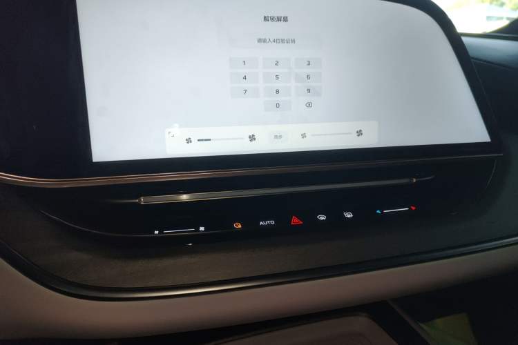 Used Hongqi Tiangong 08 2025 680 Ultra Four-Wheel-Drive Version Audio And AC Panel