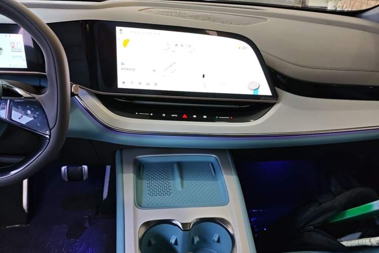 Used Hongqi Tiangong 08 2025 730 Max Rear-Drive Version Audio And AC Panel