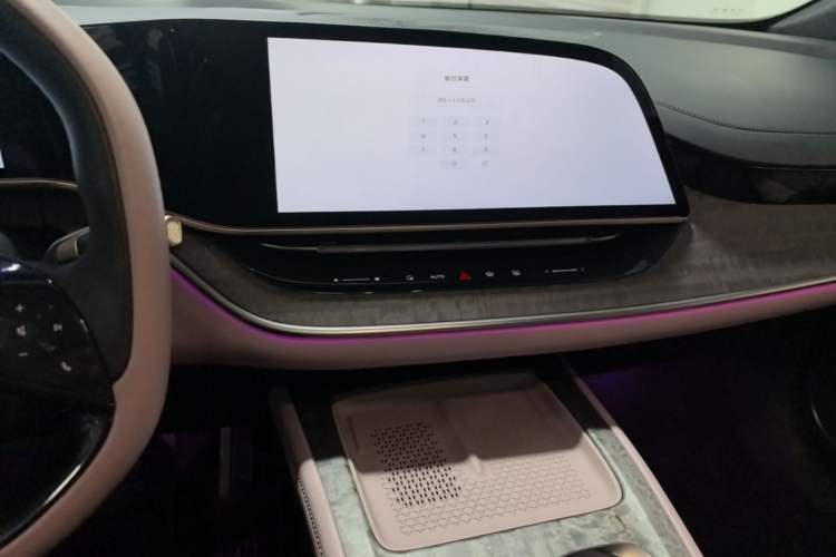 Used Hongqi Tiangong 08 2025 680 Ultra Four-Wheel-Drive Version Audio And AC Panel