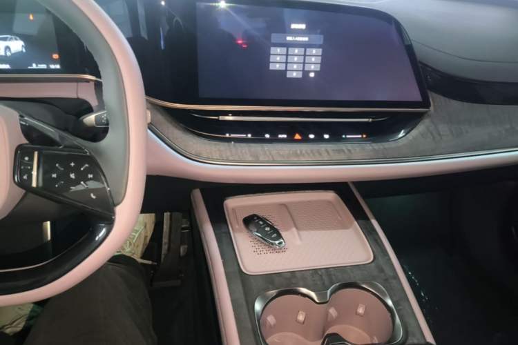 Used Hongqi Tiangong 08 2025 680 Ultra Four-Wheel-Drive Version Audio And AC Panel