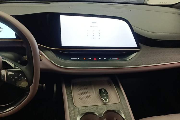Used Hongqi Tiangong 08 2025 680 Ultra Four-Wheel-Drive Version Audio And AC Panel