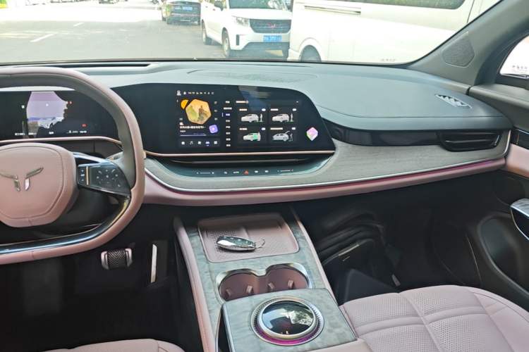 Used Hongqi Tiangong 08 2025 680 Ultra Four-Wheel-Drive Version Audio And AC Panel