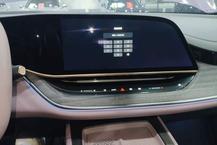 Used Hongqi Tiangong 08 2025 680 Ultra Four-Wheel-Drive Version Audio And AC Panel