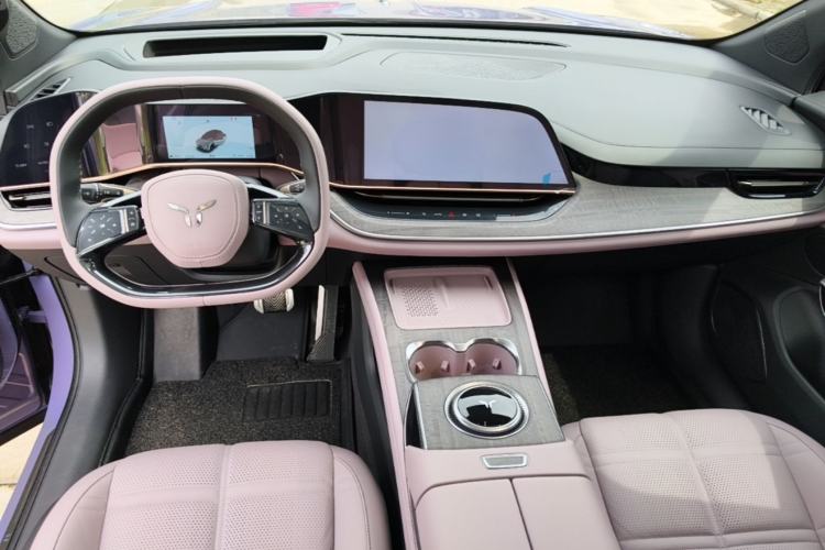 Used Hongqi Tiangong 08 2025 680 Ultra Four-Wheel-Drive Version Center Console