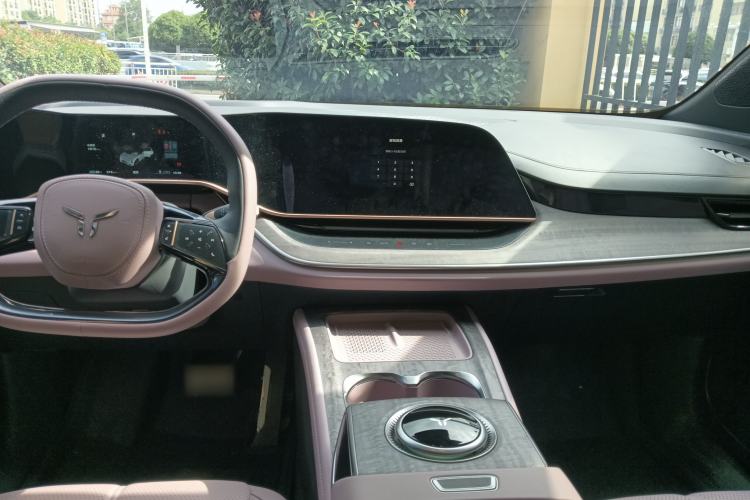 Used Hongqi Tiangong 08 2025 680 Ultra Four-Wheel-Drive Version Center Console