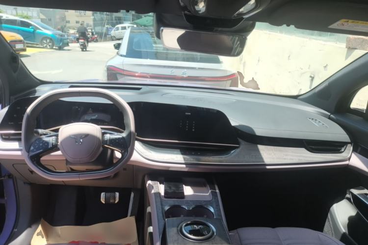 Used Hongqi Tiangong 08 2025 680 Ultra Four-Wheel-Drive Version Center Console