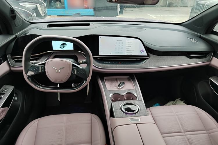 Used Hongqi Tiangong 08 2025 680 Ultra Four-Wheel-Drive Version Center Console