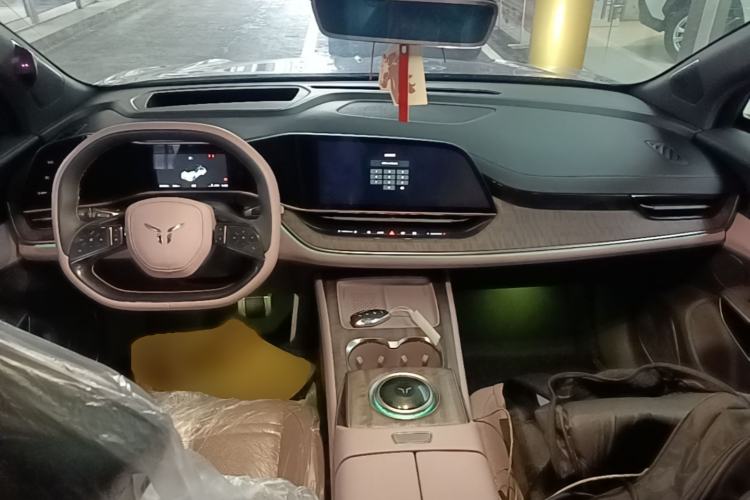 Used Hongqi Tiangong 08 2025 680 Ultra Four-Wheel-Drive Version Center Console
