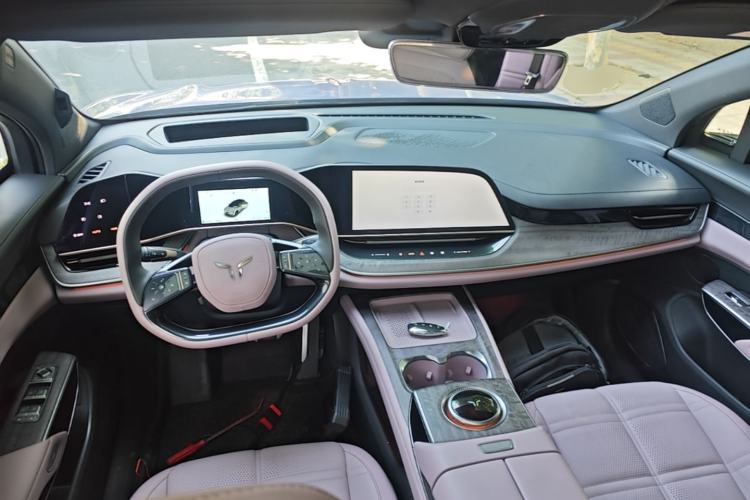 Used Hongqi Tiangong 08 2025 680 Ultra Four-Wheel-Drive Version Center Console