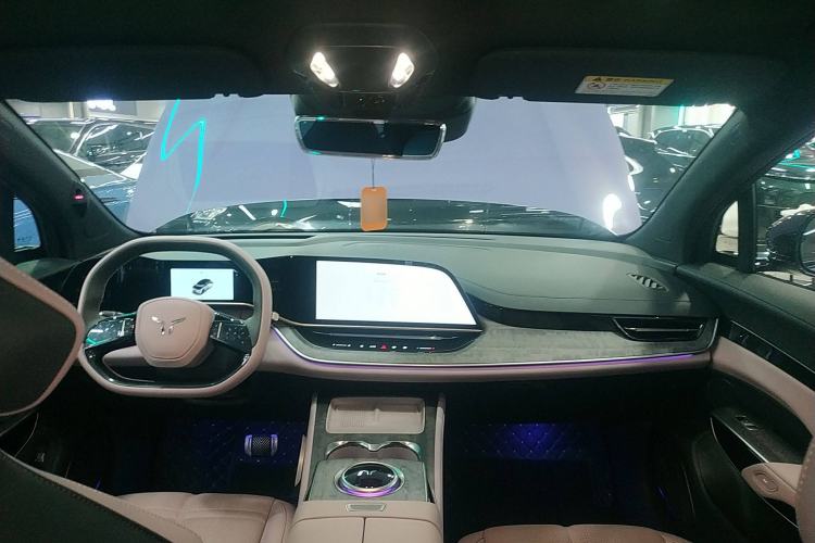 Used Hongqi Tiangong 08 2025 680 Ultra Four-Wheel-Drive Version Center Console
