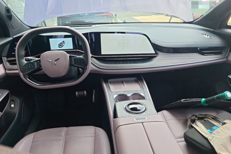Used Hongqi Tiangong 08 2025 680 Ultra Four-Wheel-Drive Version Center Console