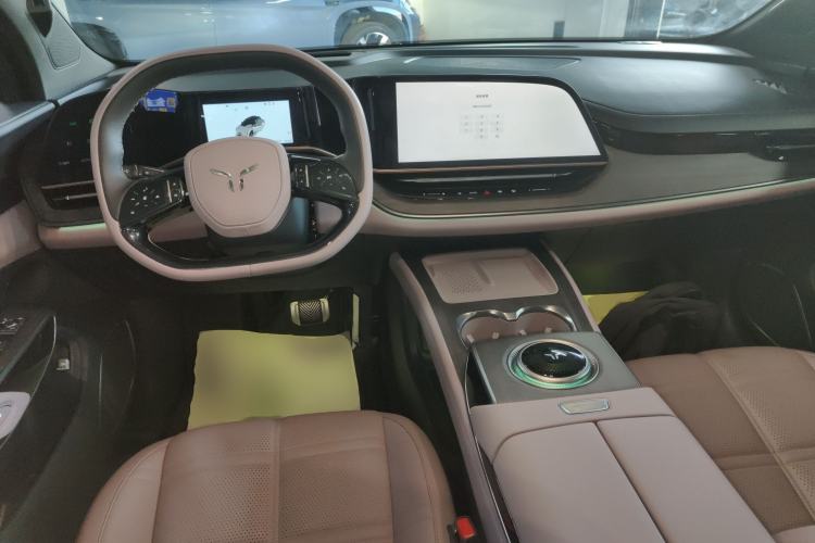 Used Hongqi Tiangong 08 2025 680 Ultra Four-Wheel-Drive Version Center Console