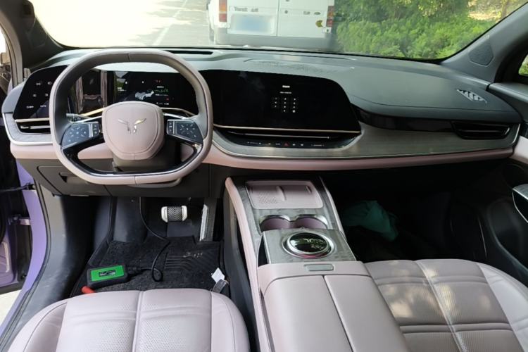 Used Hongqi Tiangong 08 2025 730 Max Rear-Drive Version Center Console