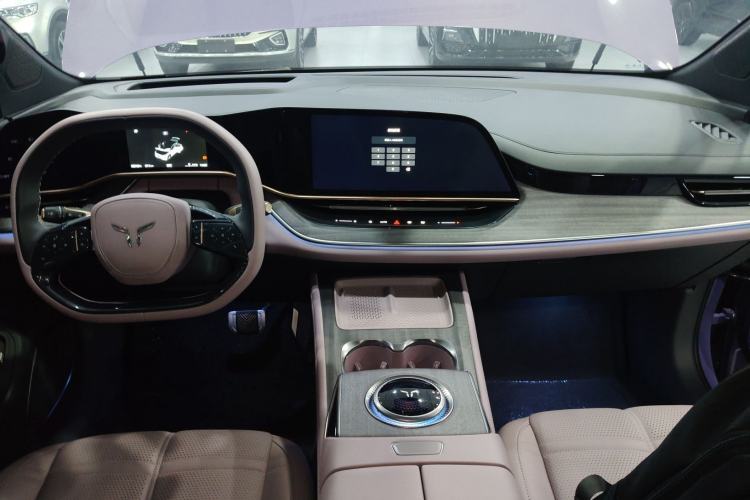 Used Hongqi Tiangong 08 2025 680 Ultra Four-Wheel-Drive Version Center Console