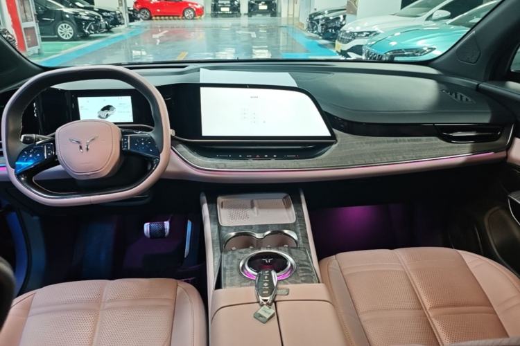 Used Hongqi Tiangong 08 2025 680 Ultra Four-Wheel-Drive Version Center Console
