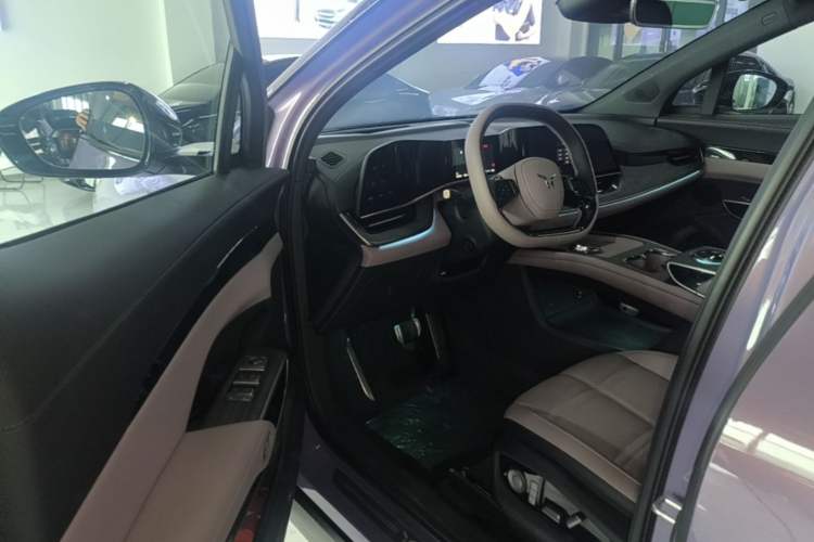Used Hongqi Tiangong 08 2025 680 Ultra Four-Wheel-Drive Version Driver Seat