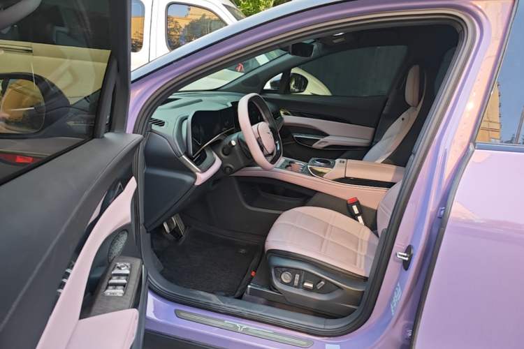 Used Hongqi Tiangong 08 2025 680 Ultra Four-Wheel-Drive Version Driver Seat