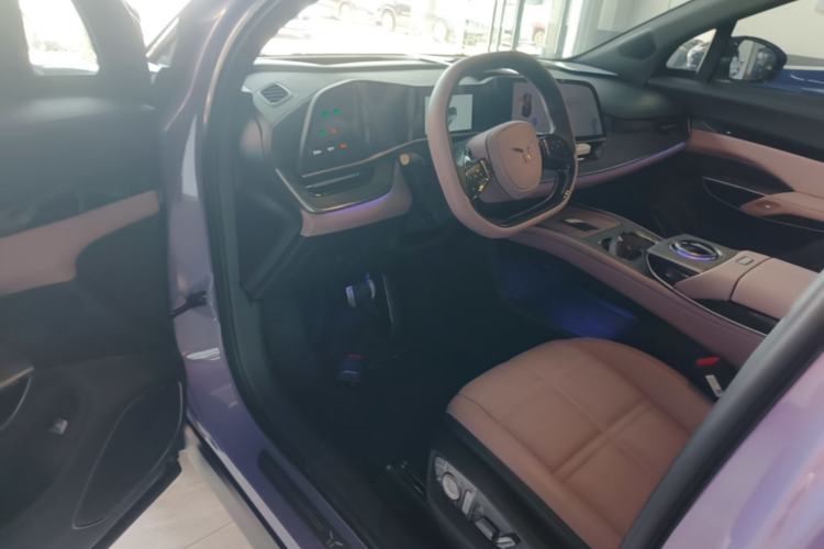 Used Hongqi Tiangong 08 2025 680 Ultra Four-Wheel-Drive Version Driver Seat