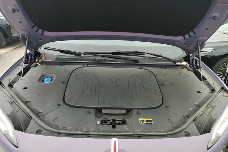 Used Hongqi Tiangong 08 2025 680 Ultra Four-Wheel-Drive Version Engine Bay