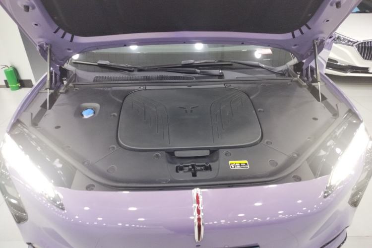 Used Hongqi Tiangong 08 2025 680 Ultra Four-Wheel-Drive Version Engine Bay