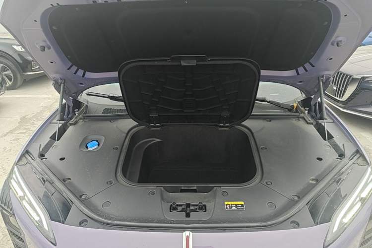 Used Hongqi Tiangong 08 2025 680 Ultra Four-Wheel-Drive Version Engine Bay