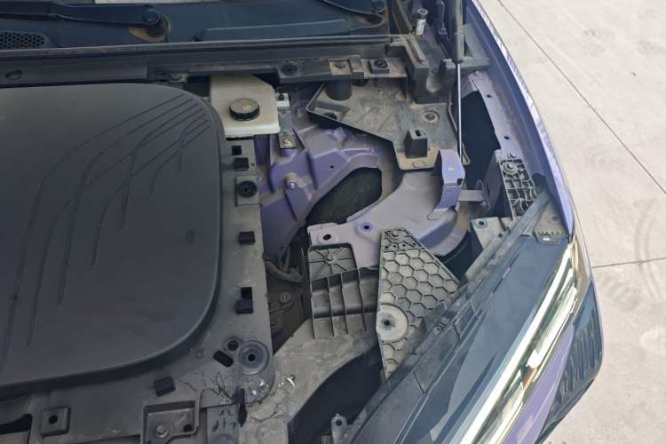 Used Hongqi Tiangong 08 2025 680 Ultra Four-Wheel-Drive Version Engine Bay Left