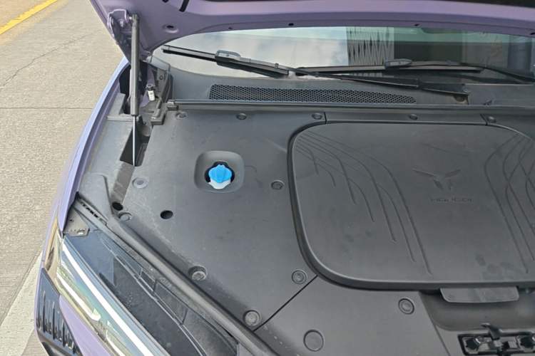 Used Hongqi Tiangong 08 2025 680 Ultra Four-Wheel-Drive Version Engine Bay Right