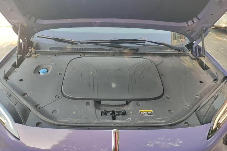 Used Hongqi Tiangong 08 2025 680 Ultra Four-Wheel-Drive Version Engine Bay