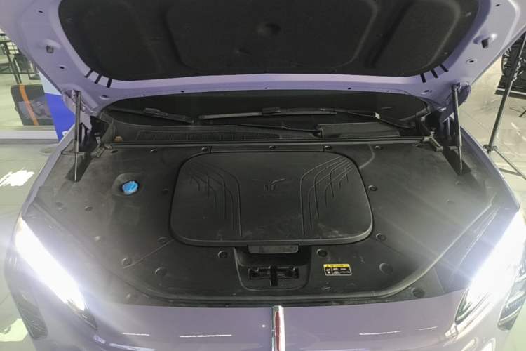 Used Hongqi Tiangong 08 2025 680 Ultra Four-Wheel-Drive Version Engine Bay
