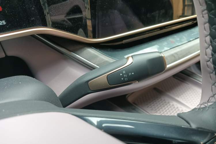 Used Hongqi Tiangong 08 2025 680 Ultra Four-Wheel-Drive Version Gear Lever