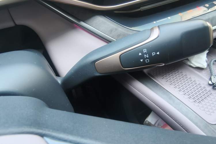 Used Hongqi Tiangong 08 2025 680 Ultra Four-Wheel-Drive Version Gear Lever